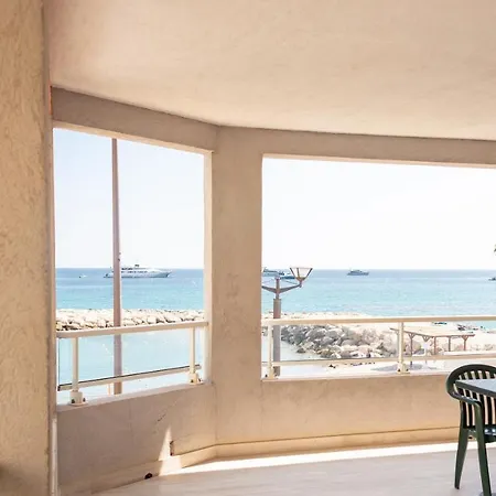 Et Reine D'azur Hotell 3*