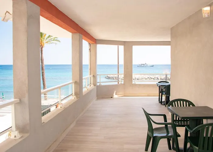 Et Reine D'azur Roccabruna